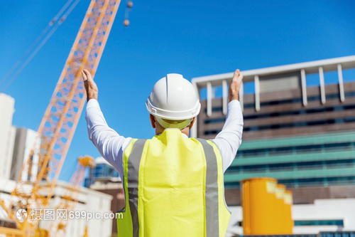 致敬城市筑夢人 建筑工地上的工程師與建設者